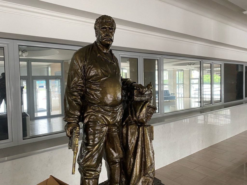 Памятник будет установлен в Луганском академическом русском драмтеатре имени Павла Луспекаева